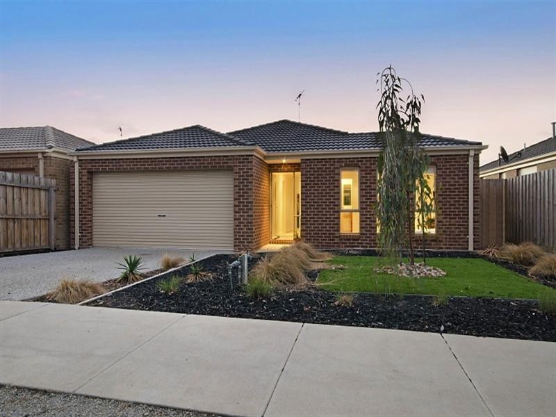 13 Moss Road, Leopold VIC 3224