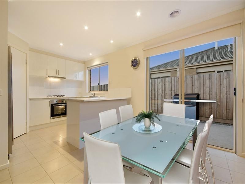 13 Moss Road, Leopold VIC 3224