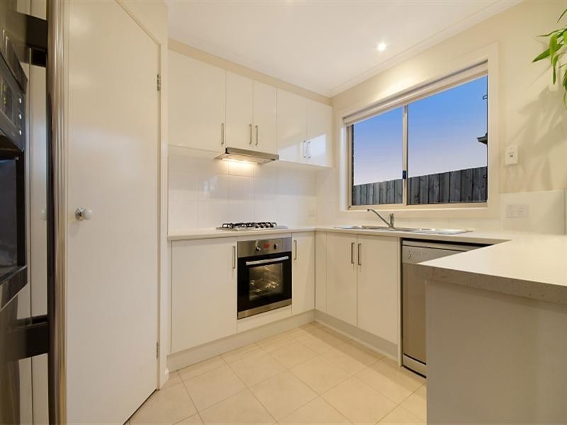 13 Moss Road, Leopold VIC 3224