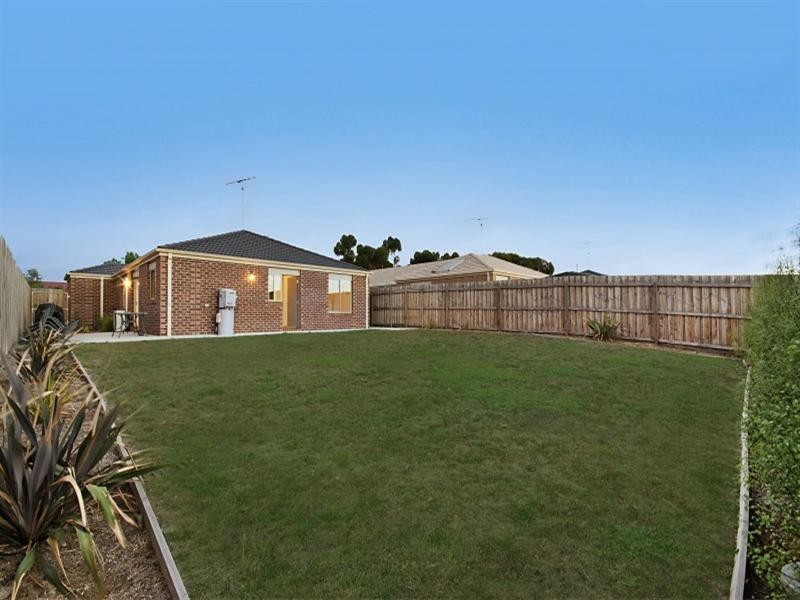13 Moss Road, Leopold VIC 3224