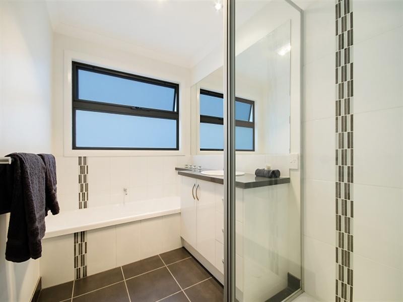 2/10 Fairview Street, Belmont VIC 3216