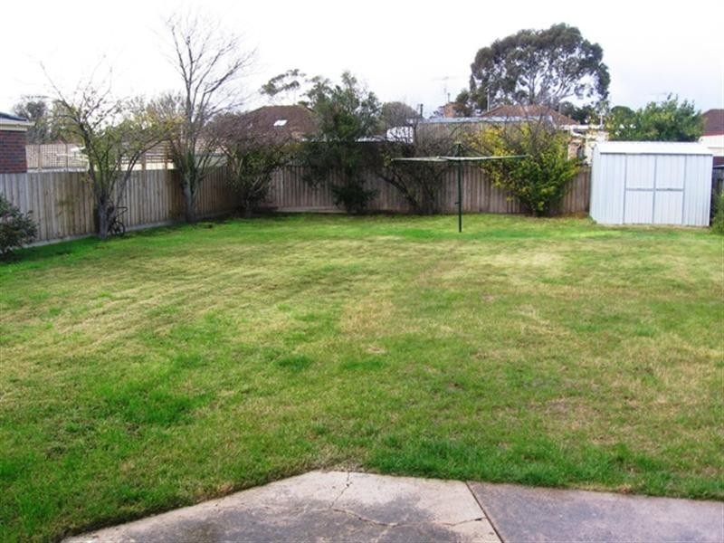 24 Edinburgh Avenue, Herne Hill VIC 3218