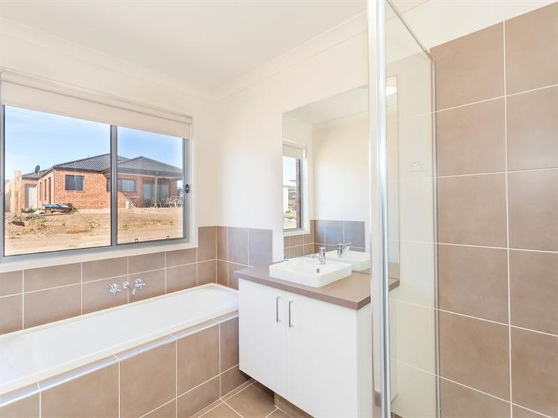 23 Parkfront Drive, Leopold VIC 3224