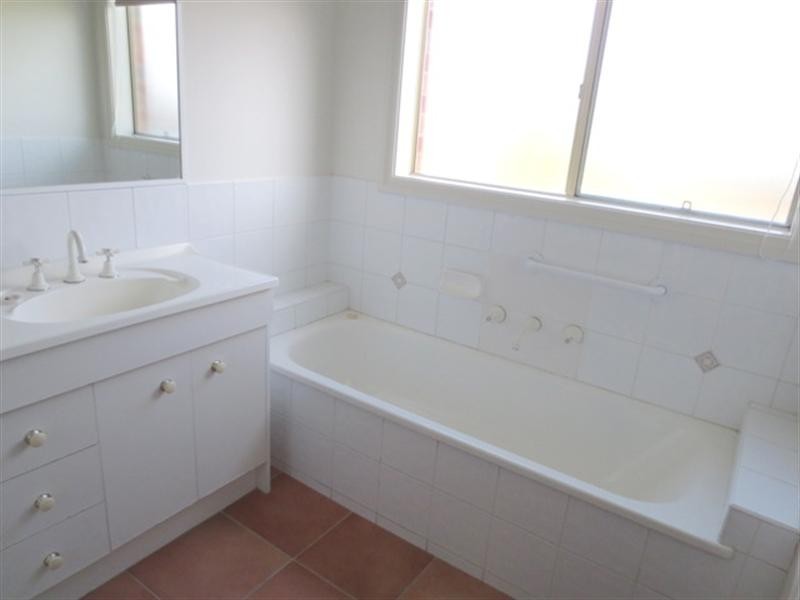 4/12-14 Karlovac Court, Bell Park VIC 3215