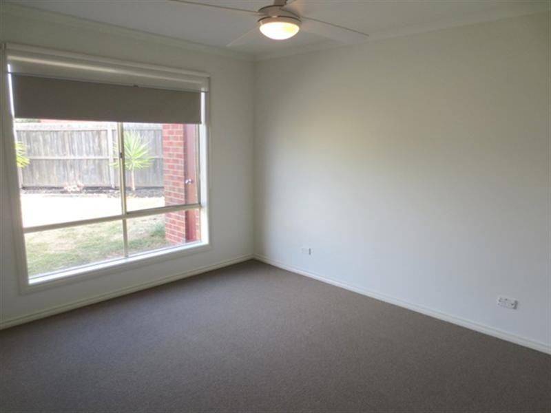 4/12-14 Karlovac Court, Bell Park VIC 3215
