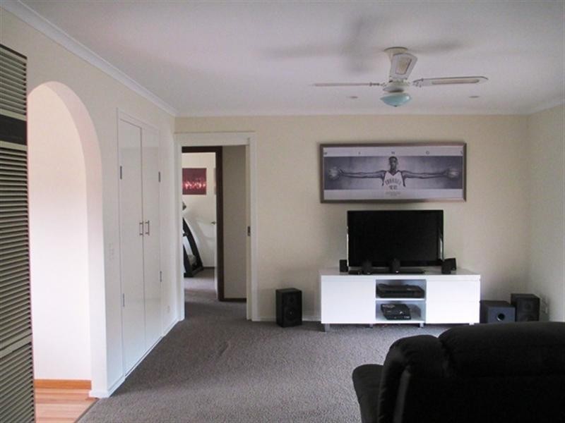 27 Villea Avenue, Grovedale VIC 3216