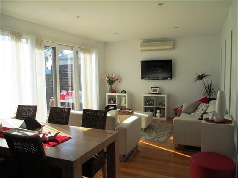 8 Pizer Street, Geelong West VIC 3218