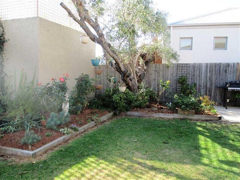 8 Pizer Street, Geelong West VIC 3218