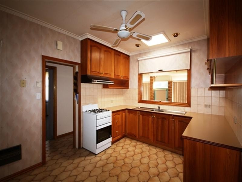 27 Watsons Road, Newcomb VIC 3219