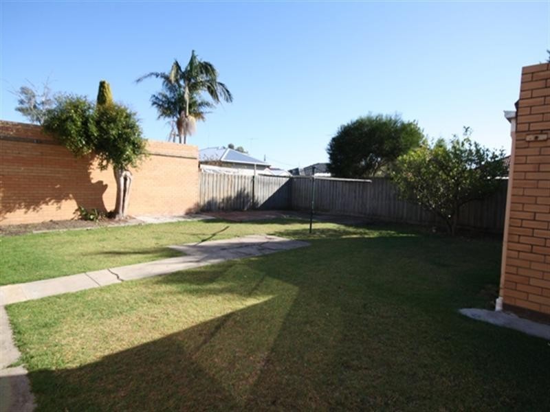 27 Watsons Road, Newcomb VIC 3219