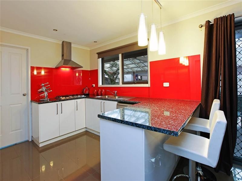 15 Aldershot Road, St Albans Park VIC 3219