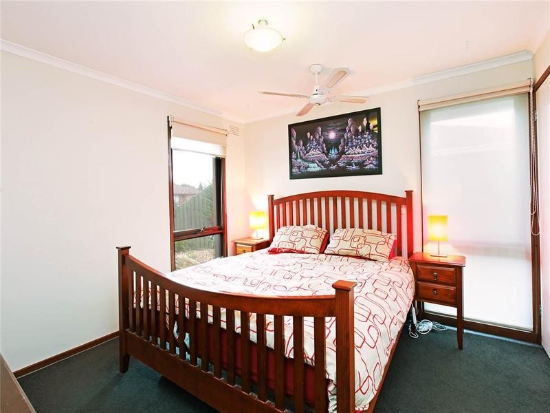 15 Aldershot Road, St Albans Park VIC 3219