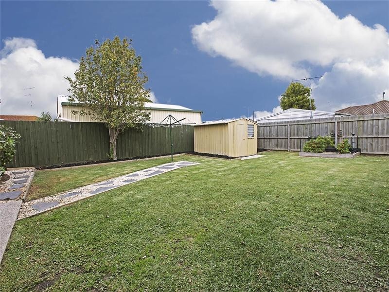15 Aldershot Road, St Albans Park VIC 3219