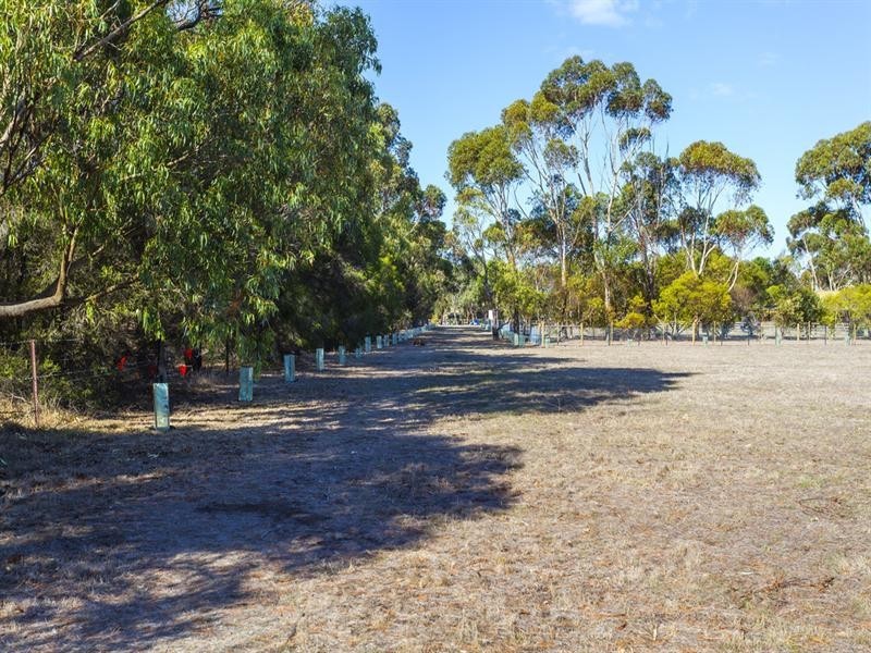 19 Kalkarra Crescent, Mount Duneed VIC 3216