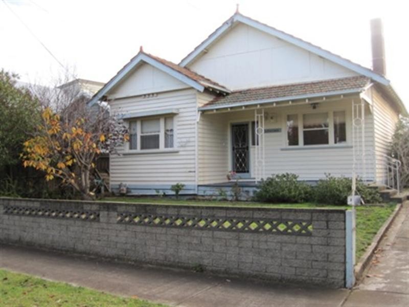 8 Kooyong Road, Drumcondra VIC 3215