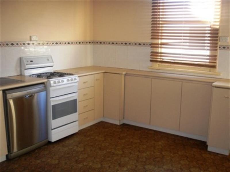 8 Kooyong Road, Drumcondra VIC 3215