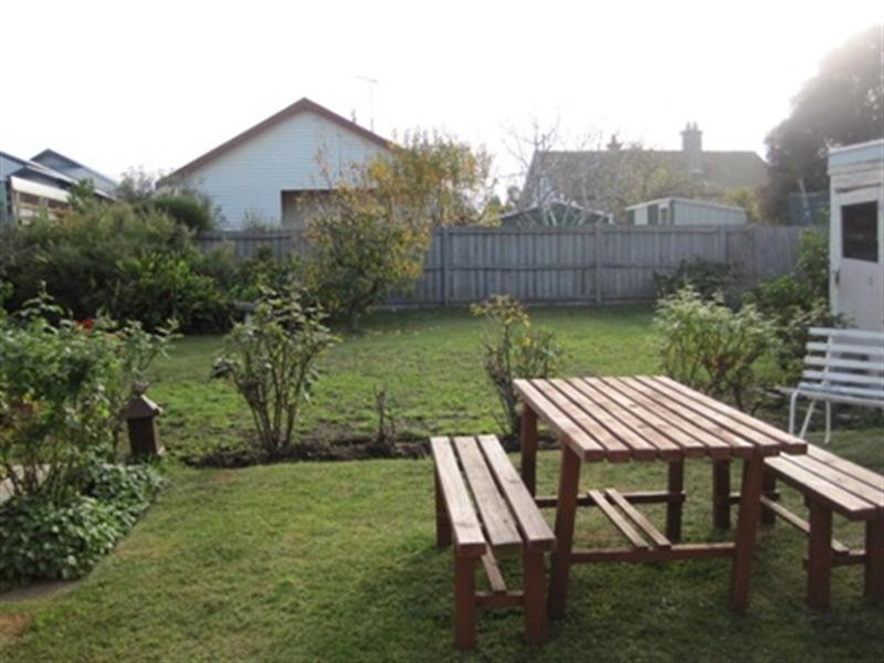 8 Kooyong Road, Drumcondra VIC 3215