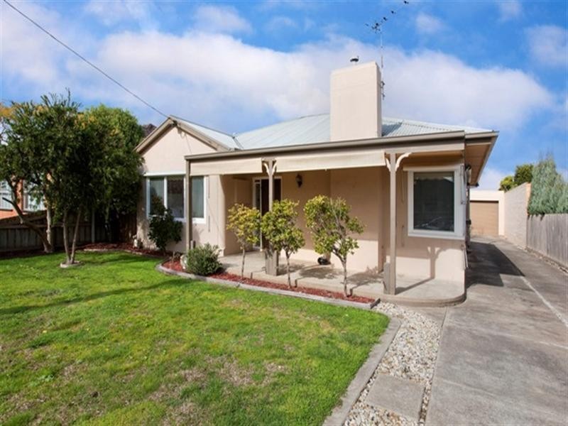 4 Maple Crescent, Bell Park VIC 3215