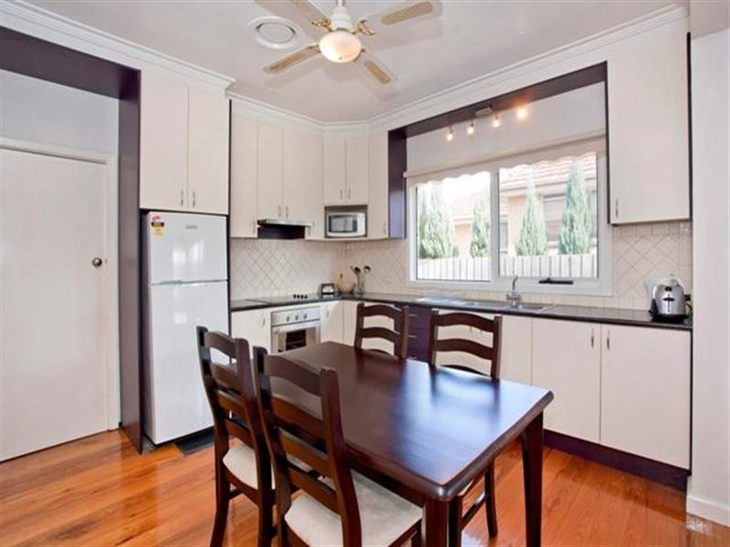 4 Maple Crescent, Bell Park VIC 3215