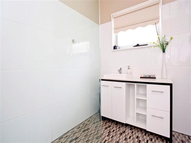 4 Maple Crescent, Bell Park VIC 3215