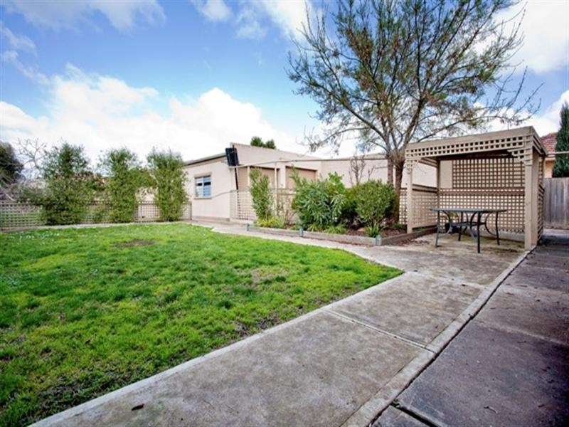 4 Maple Crescent, Bell Park VIC 3215