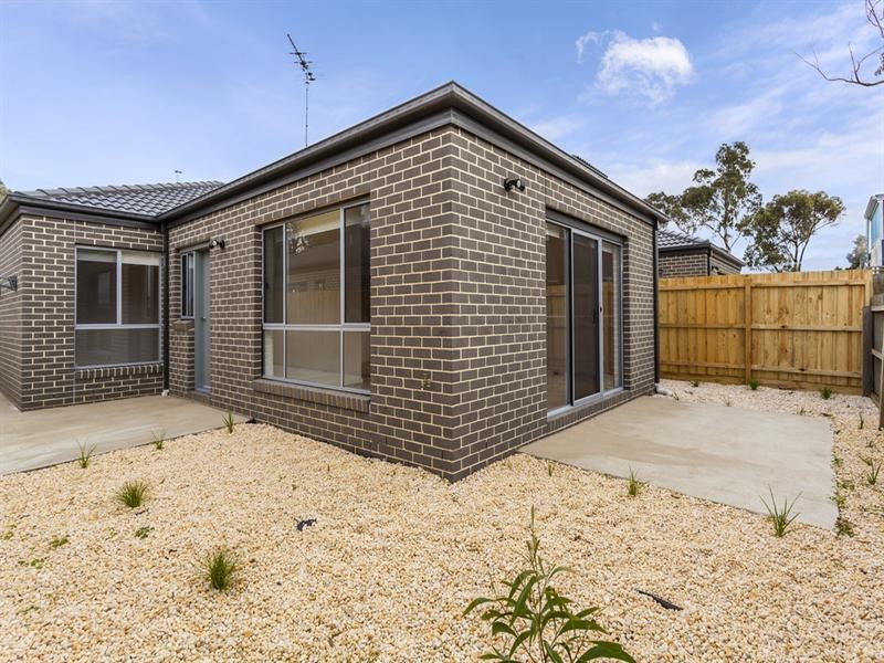 4/31-33 Helms Street, Newcomb VIC 3219