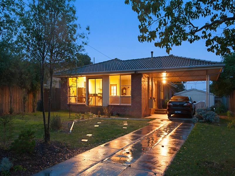 44 Fidge Crescent, Breakwater VIC 3219
