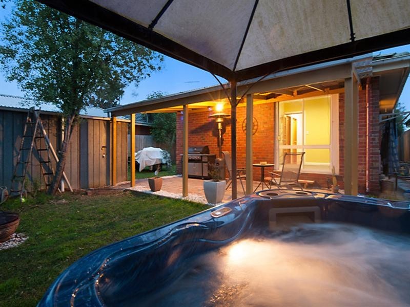 44 Fidge Crescent, Breakwater VIC 3219