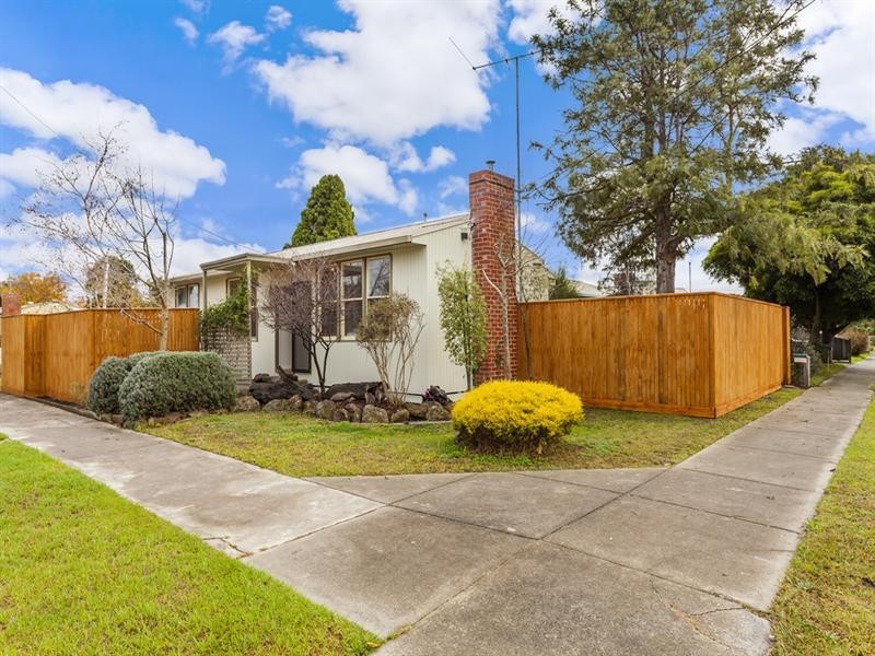 11 Staverly Road, Herne Hill VIC 3218