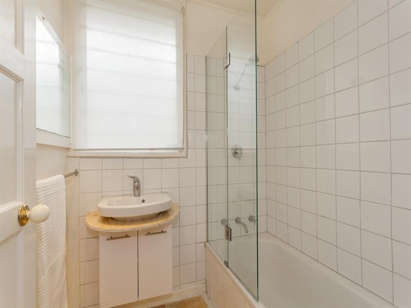 11 Staverly Road, Herne Hill VIC 3218