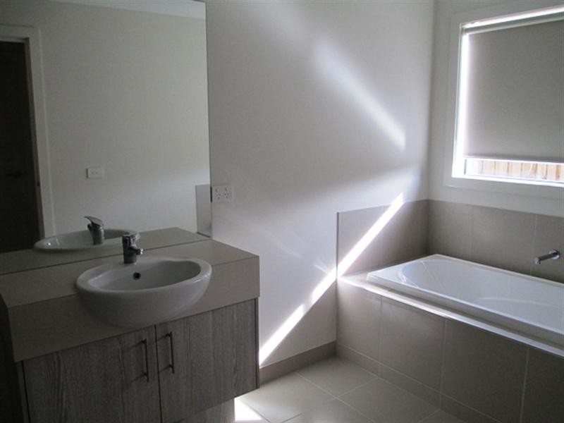 15 Everglade Street, Leopold VIC 3224