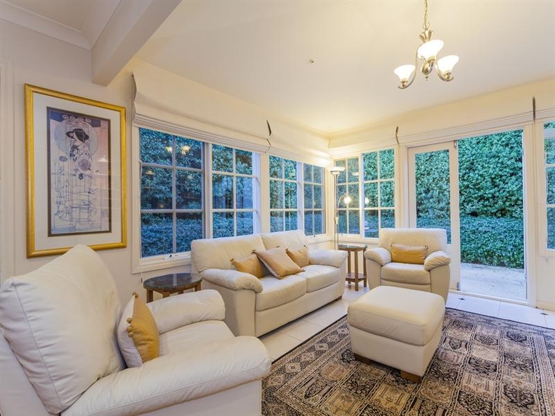 6 Palmerston Place, Highton VIC 3216