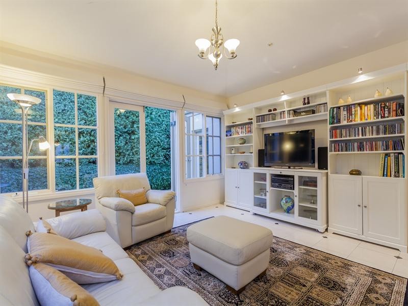 6 Palmerston Place, Highton VIC 3216