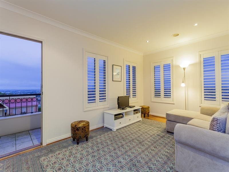 6 Palmerston Place, Highton VIC 3216