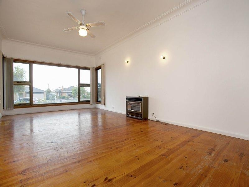 4 Hamilton Court, Breakwater VIC 3219