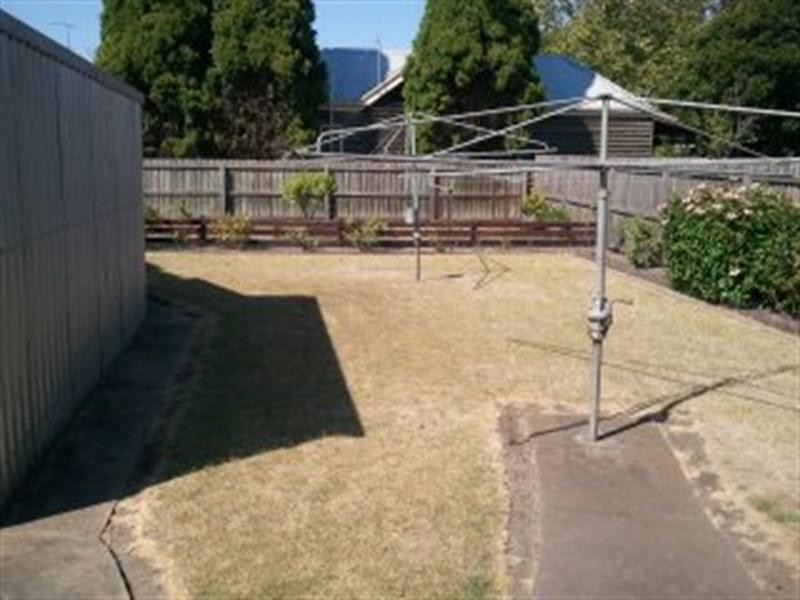 4 Hamilton Court, Breakwater VIC 3219