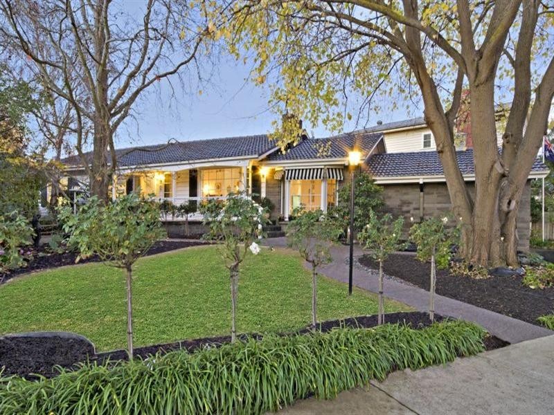 16 Vista Road, Newtown VIC 3220