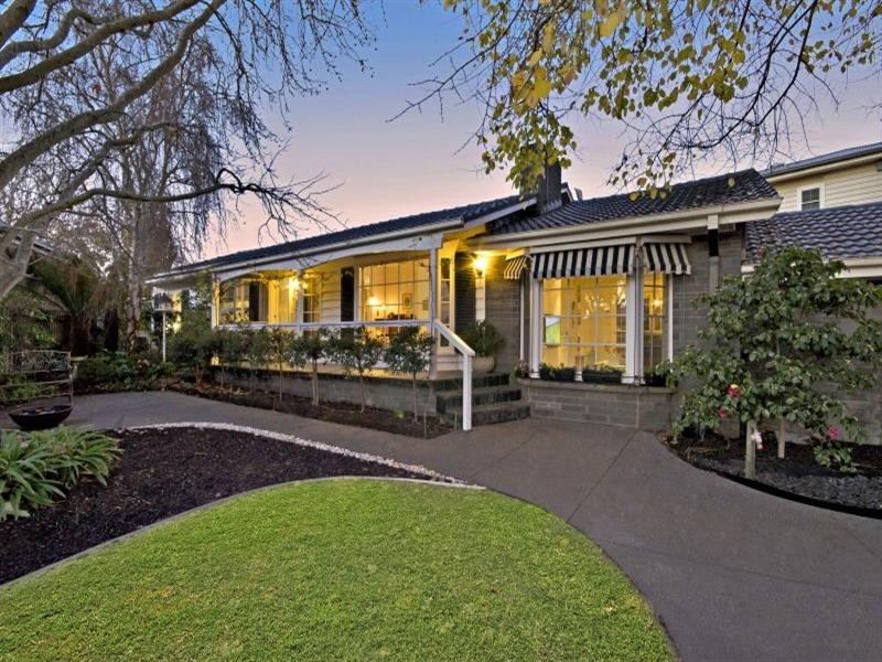 16 Vista Road, Newtown VIC 3220
