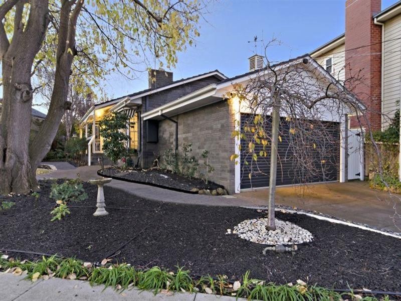 16 Vista Road, Newtown VIC 3220