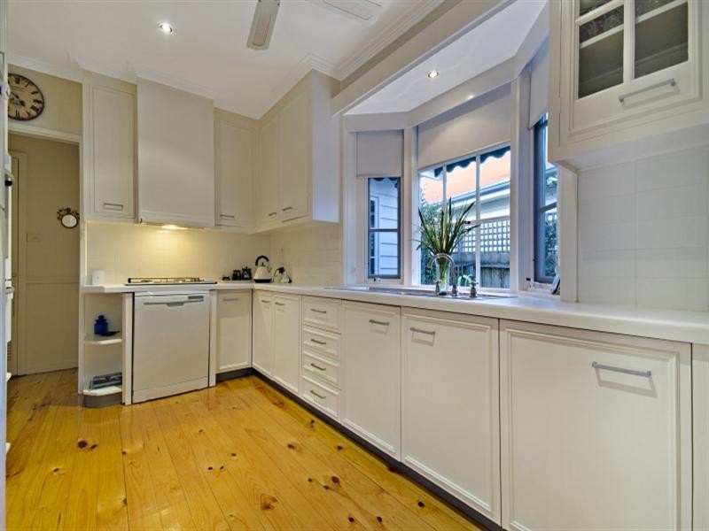 16 Vista Road, Newtown VIC 3220