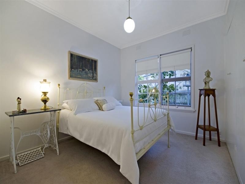 16 Vista Road, Newtown VIC 3220