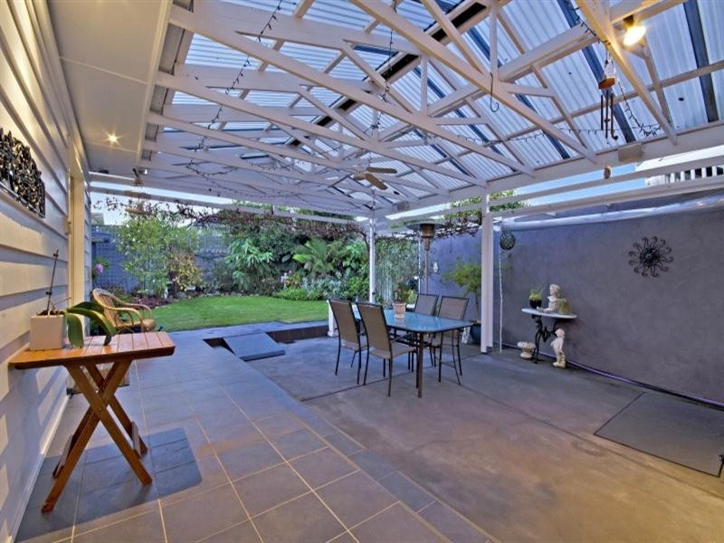 16 Vista Road, Newtown VIC 3220