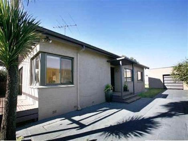 6 Charles Street, Newcomb VIC 3219