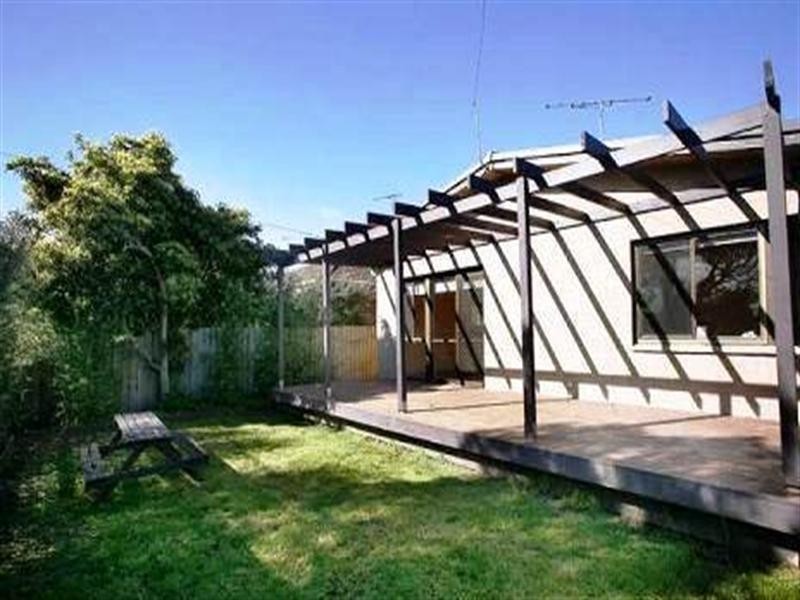 6 Charles Street, Newcomb VIC 3219