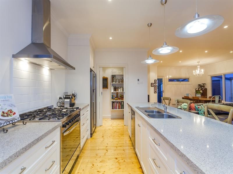 4 Walker Street, Rippleside VIC 3215