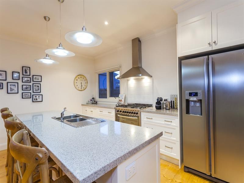 4 Walker Street, Rippleside VIC 3215