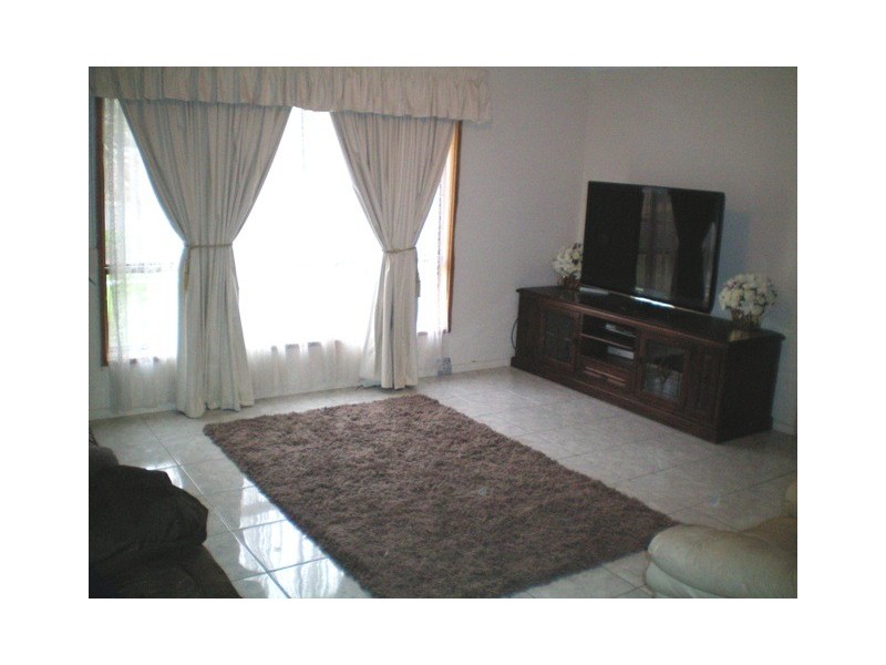 24 Coolen Crescent, Burton SA 5110