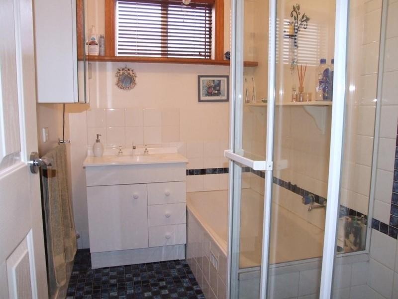 8 Barton Crescent, Burton SA 5110