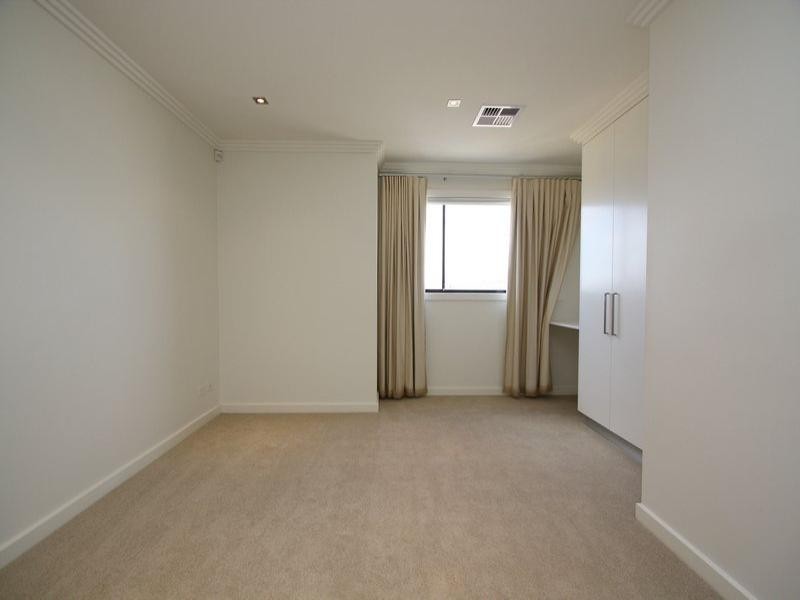 6 Pillie Crescent, Mawson Lakes SA 5095