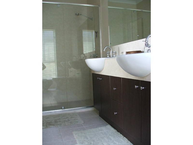 6 Amberwell Terrace, Burton SA 5110